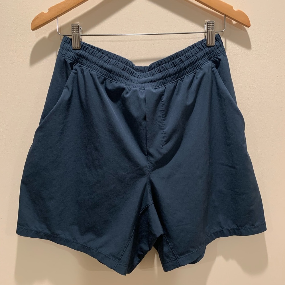 lululemon men’s large 7” blue workout short